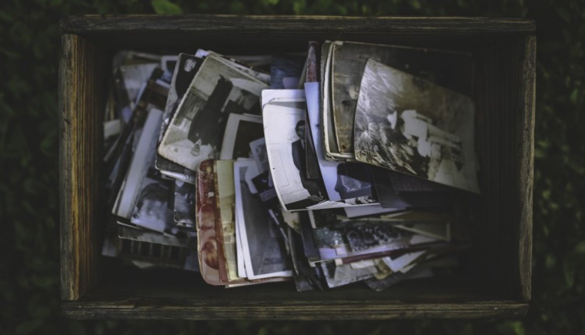 kaboompics.com_Old photos in the wooden box