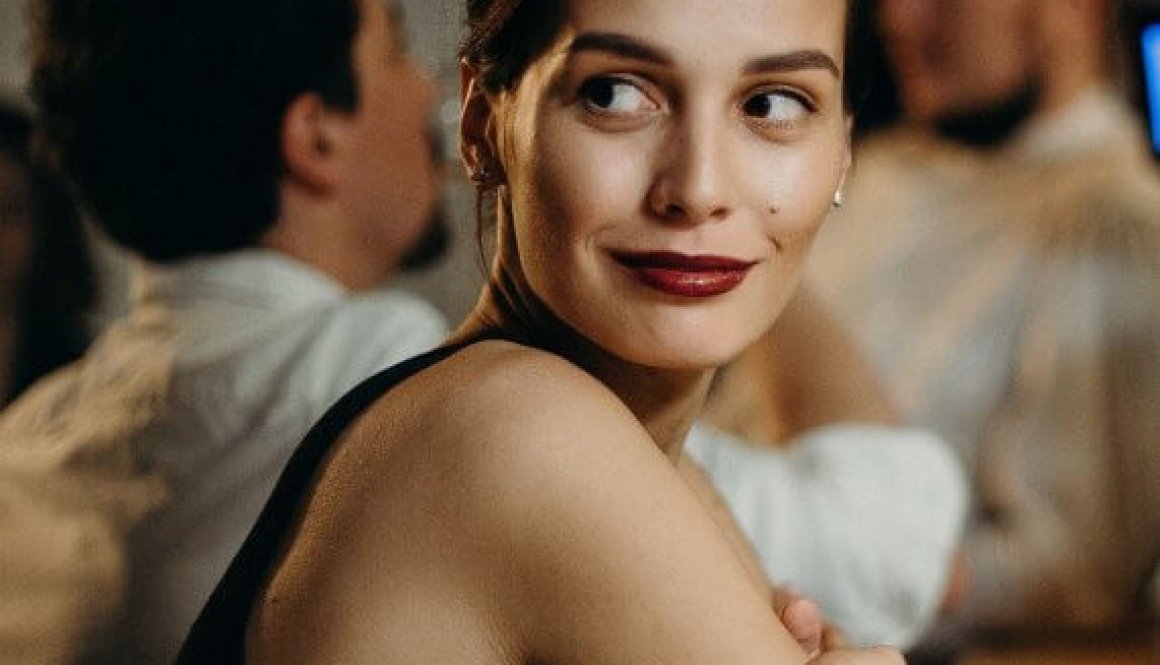 woman-leaning-on-table-3171739